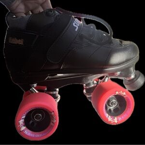 Rebel Fugitive Roller Derby Skates with Hot pink Wheels Brand New, never worn.